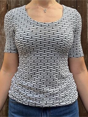 Banana Republic Black & White Geometric Scoop Neck Fitted Top